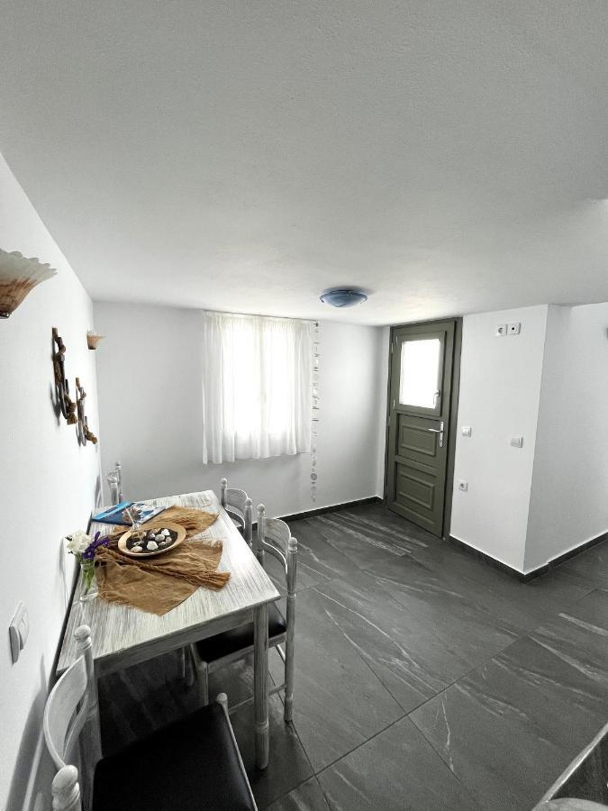 อโลนิสตรา เอีย เฮาส์ Apartment Foinikia  ภายนอก รูปภาพ